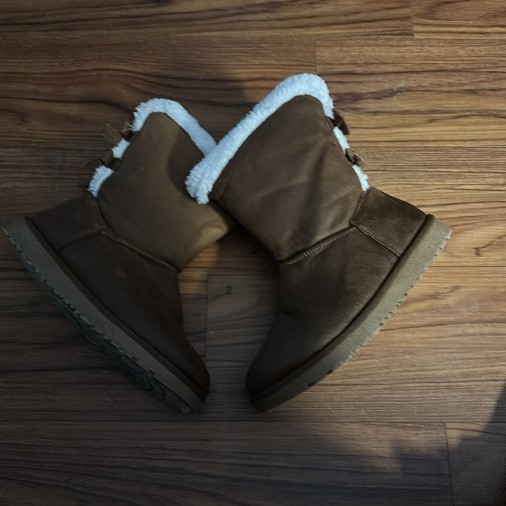 Boots - Picture 2 of 3